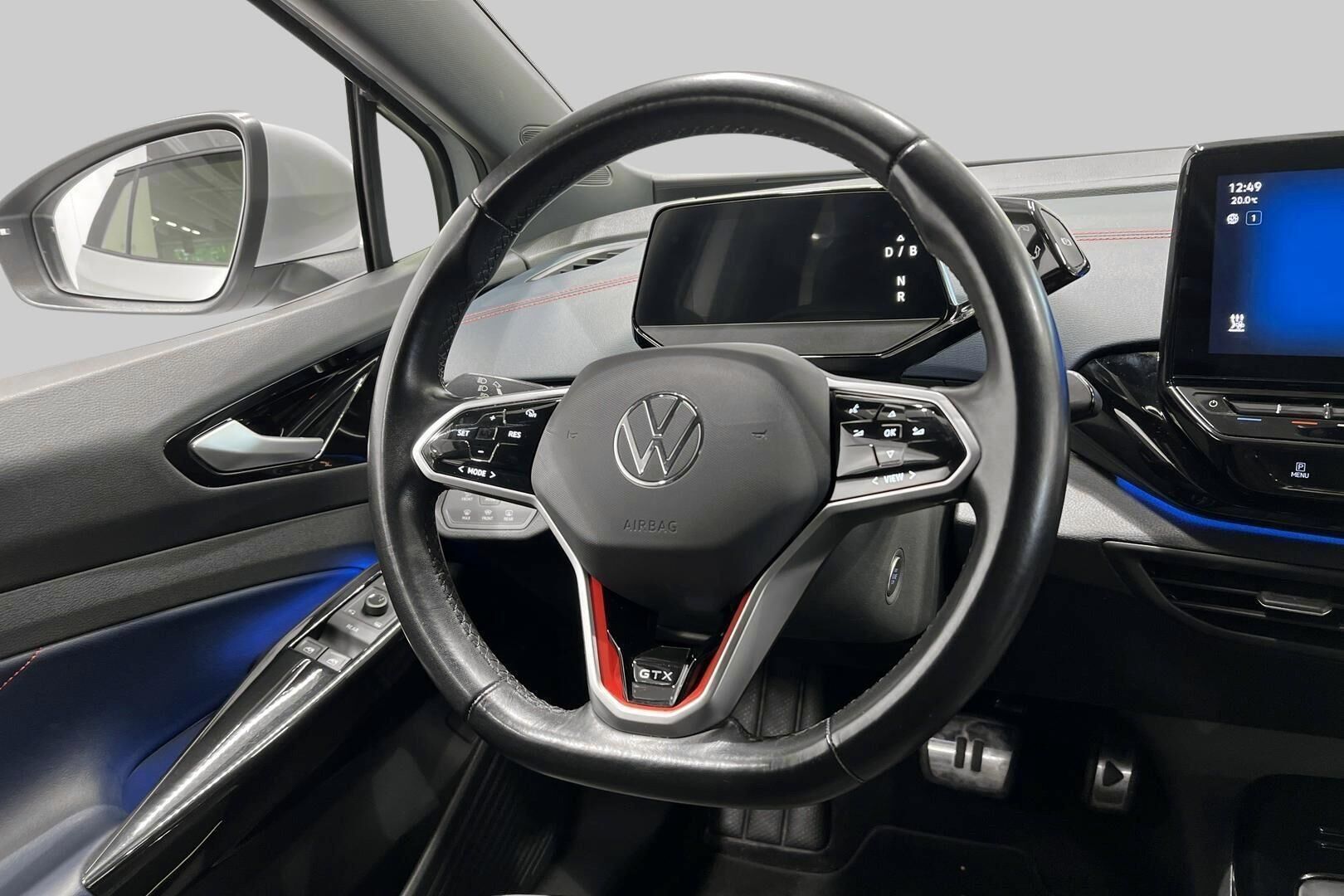 VOLKSWAGEN ID.4 iso kuva 18