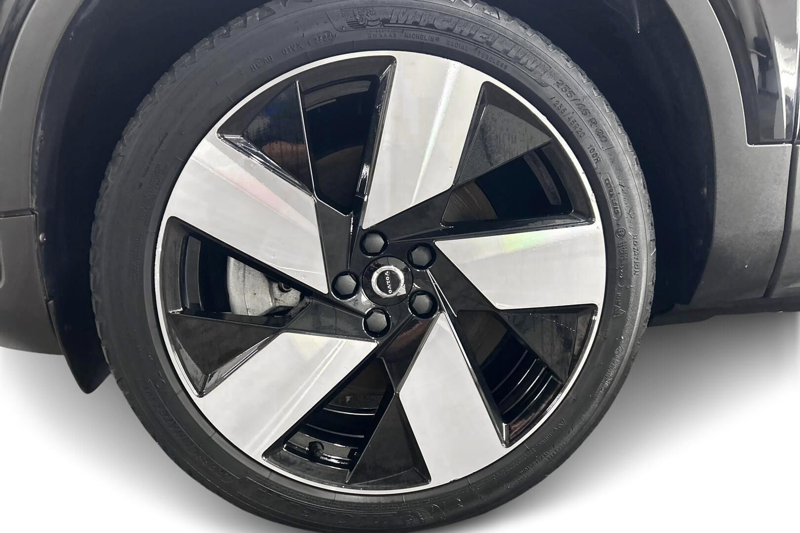 VOLVO C40 iso kuva 13