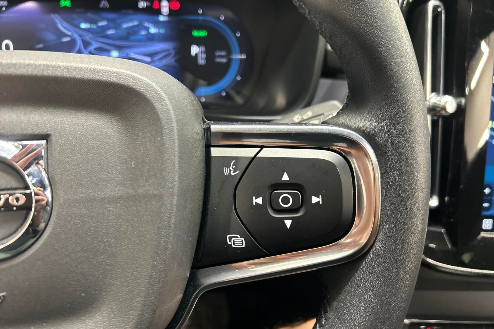 VOLVO C40 iso kuva 18