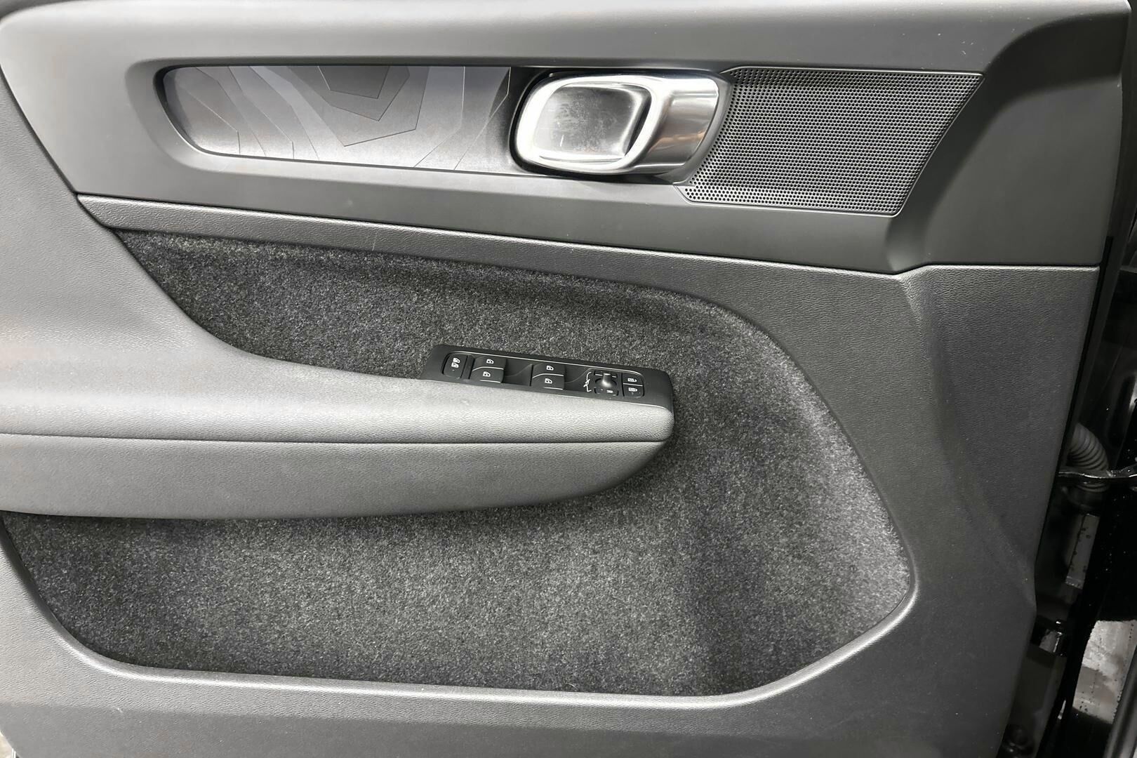 VOLVO C40 iso kuva 21