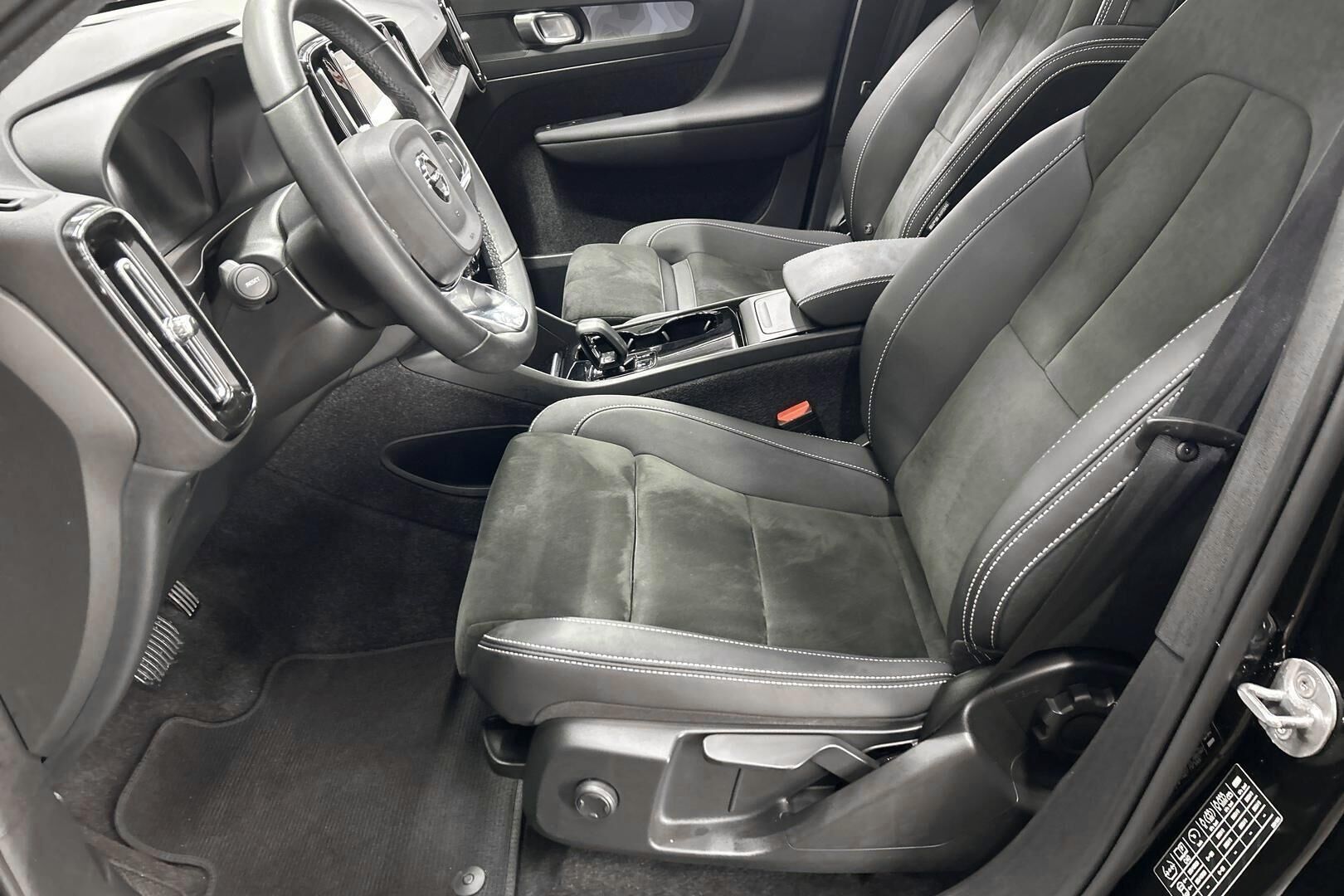 VOLVO C40 iso kuva 9