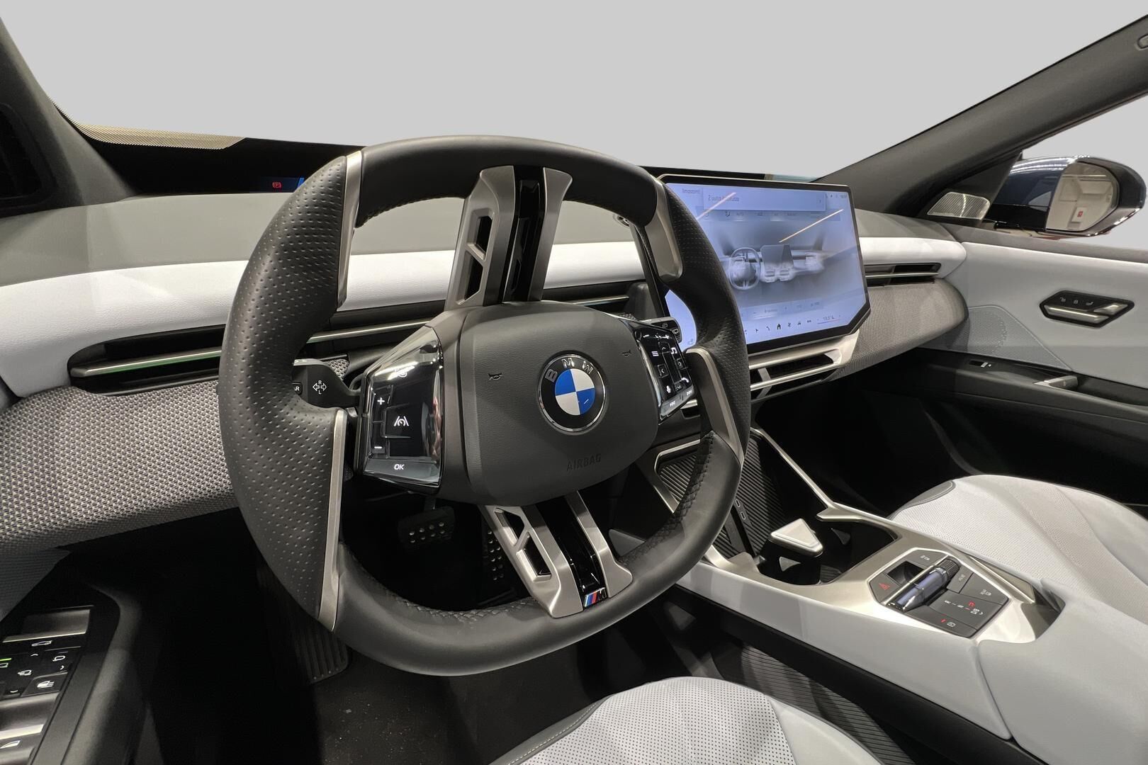 BMW IX3 iso kuva 11