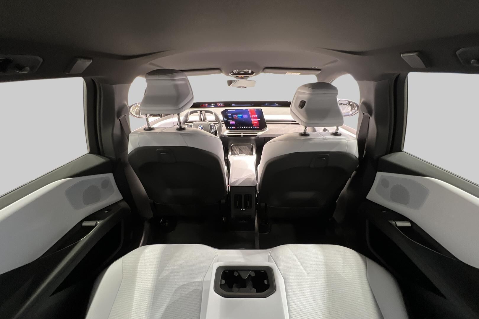 BMW IX3 iso kuva 12