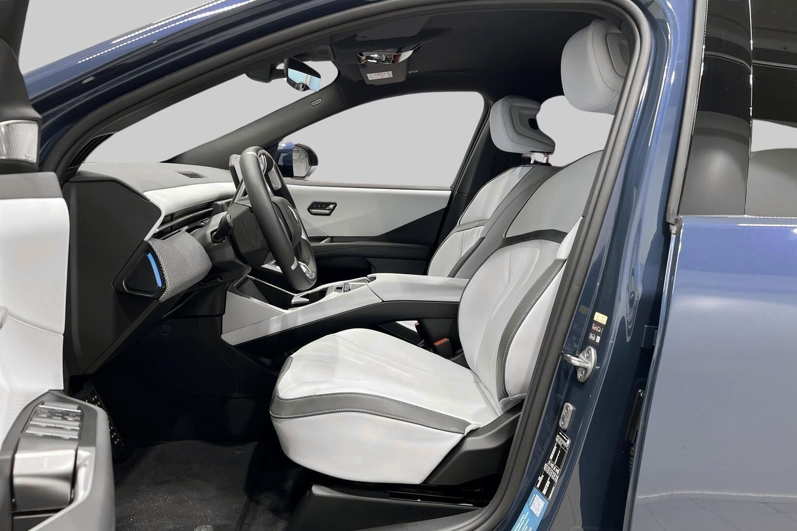 BMW IX3 iso kuva 13