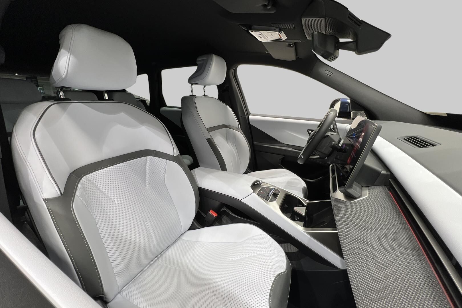 BMW IX3 iso kuva 14