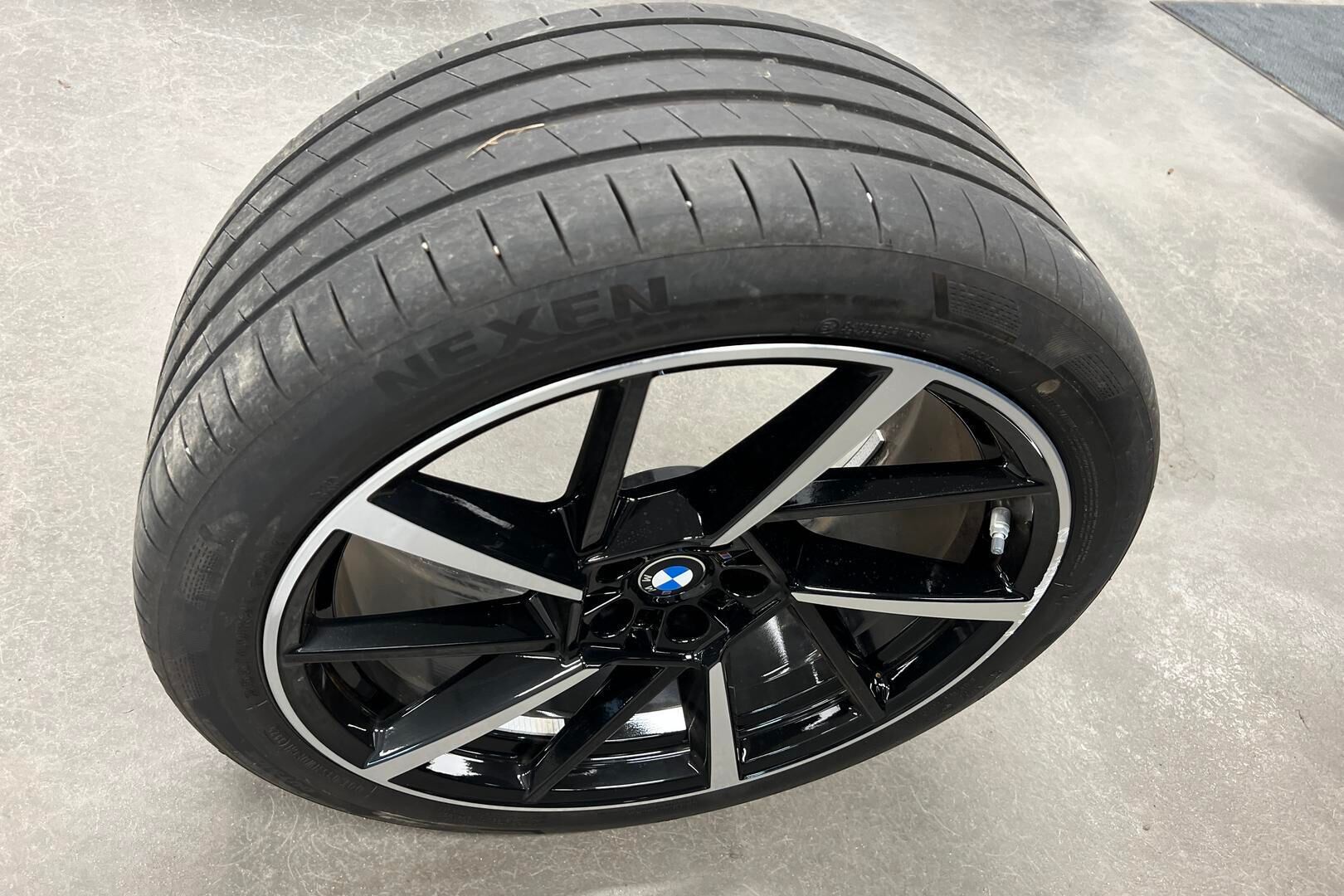 BMW IX3 iso kuva 12