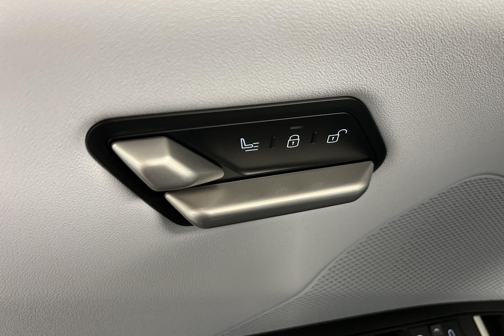 BMW IX3 iso kuva 25