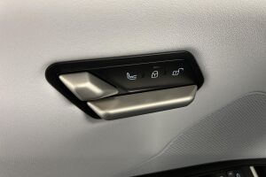 BMW IX3 esikatselu 25