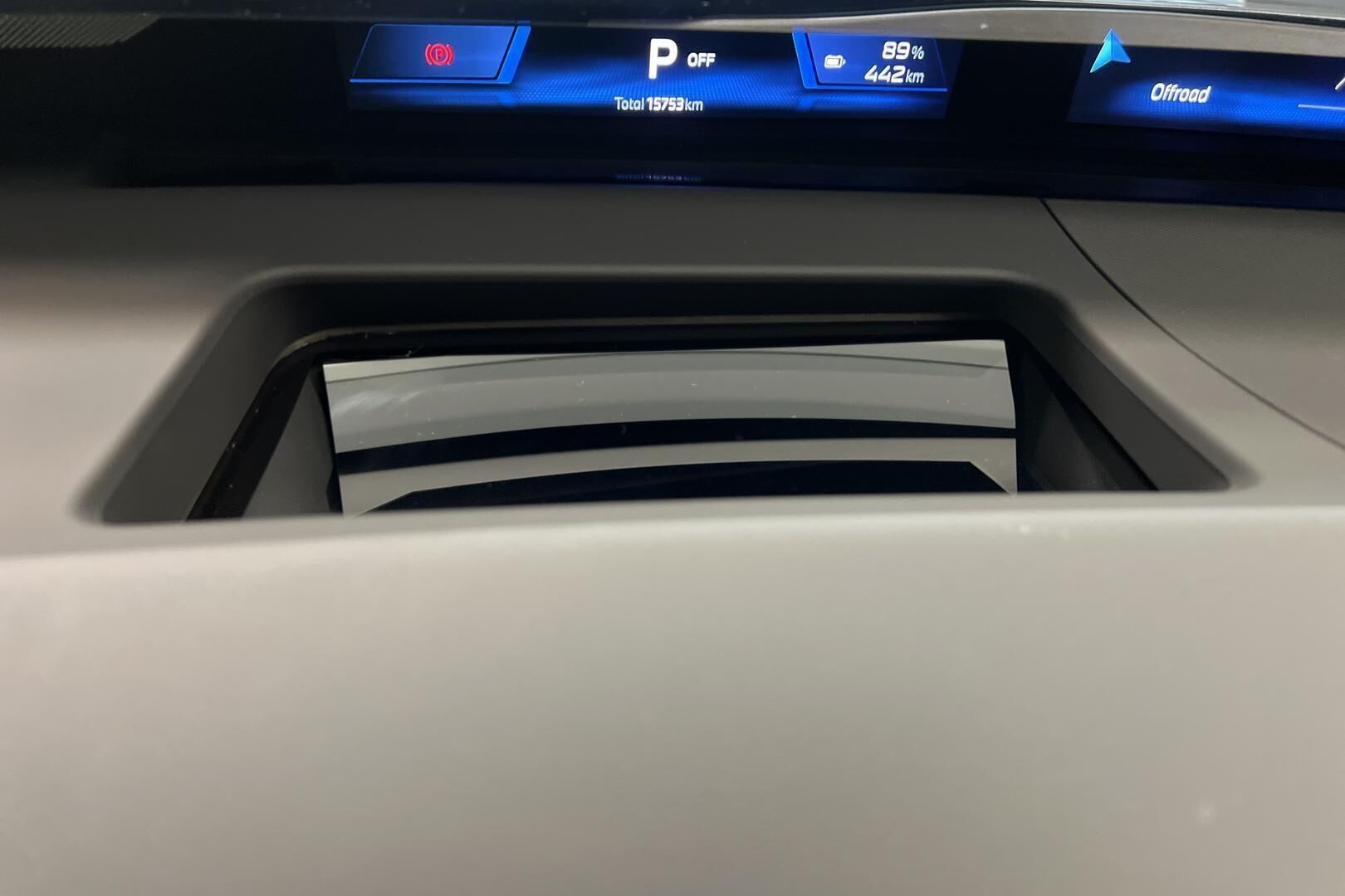 BMW IX3 iso kuva 16