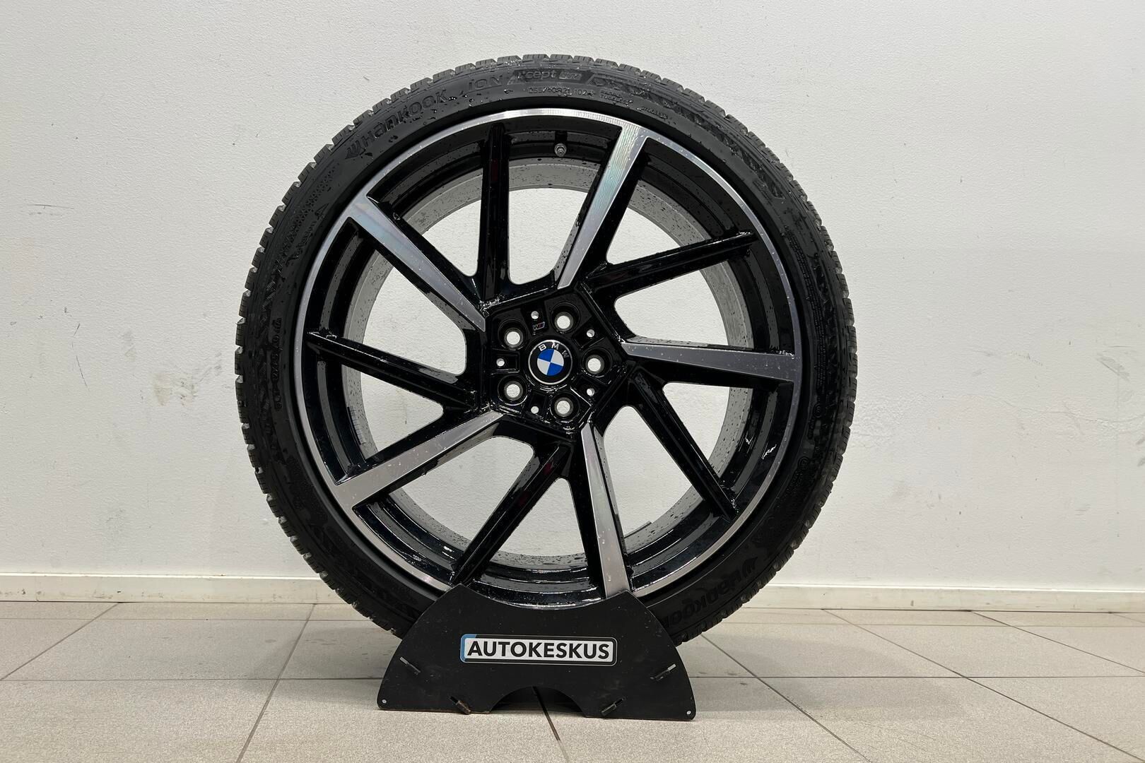 BMW IX3 iso kuva 20
