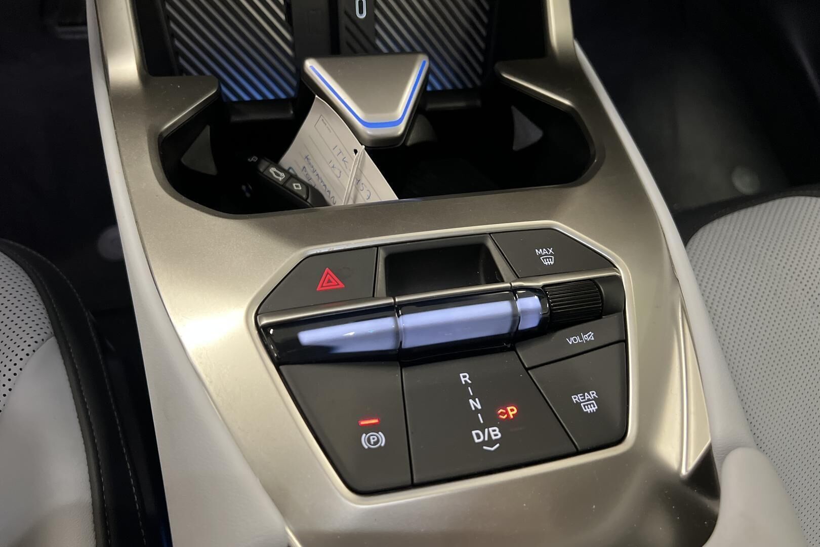 BMW IX3 iso kuva 19