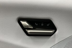 BMW IX3 esikatselu 23