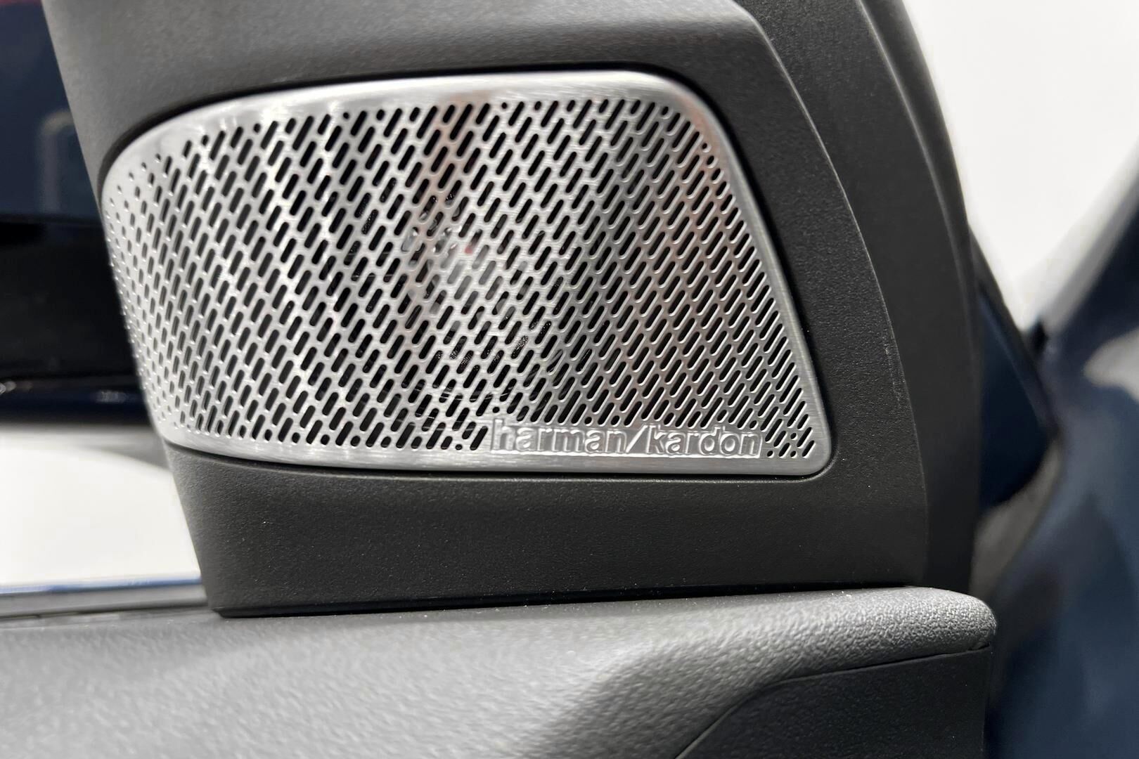 BMW IX3 iso kuva 24