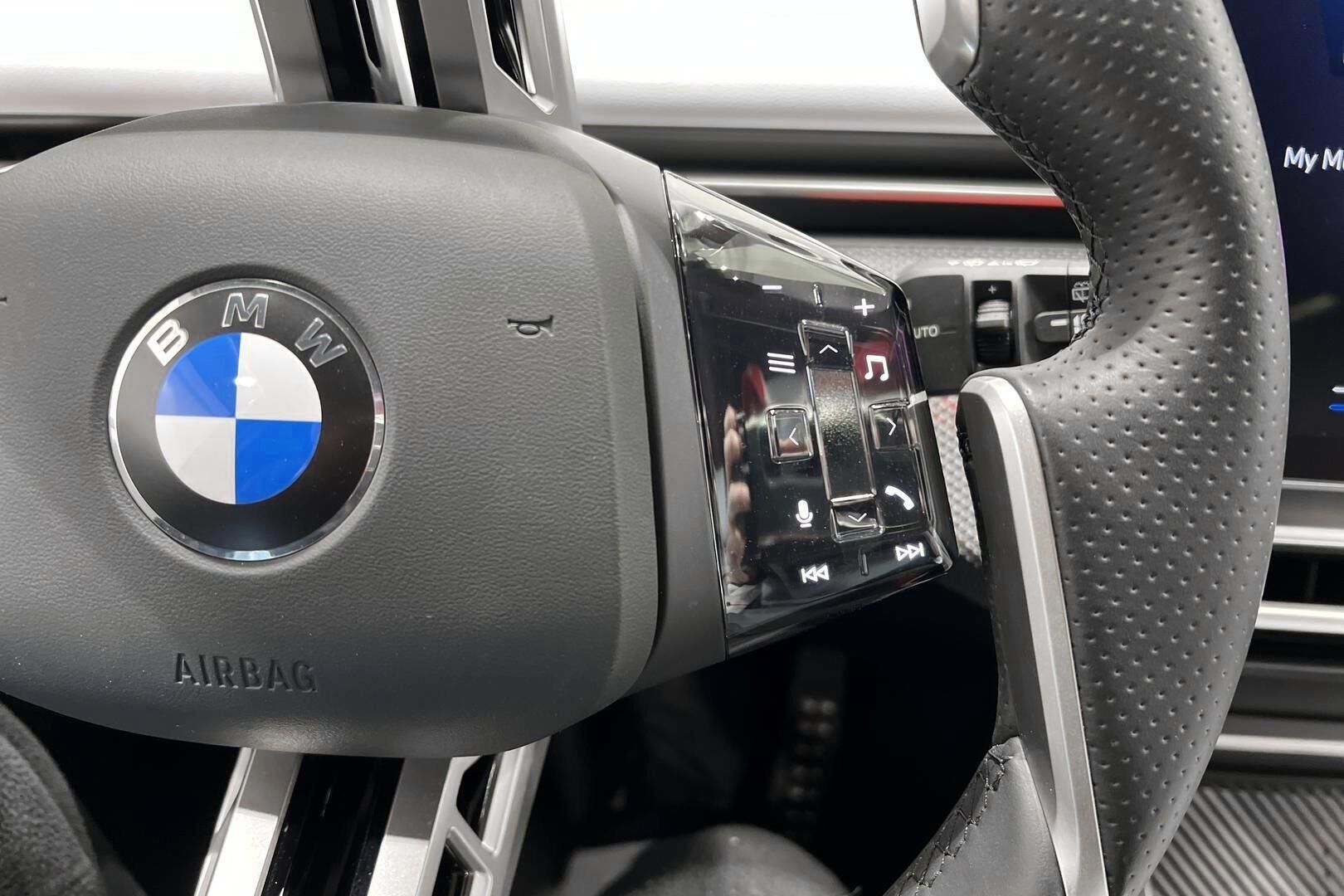 BMW IX3 iso kuva 26