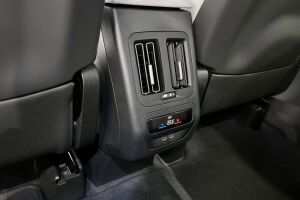 BMW IX3 esikatselu 30