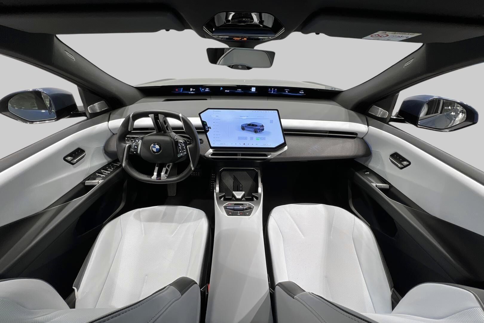 BMW IX3 iso kuva 8