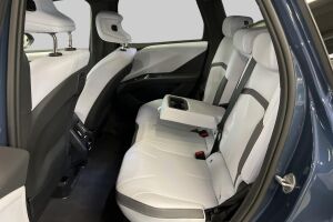 BMW IX3 esikatselu 7