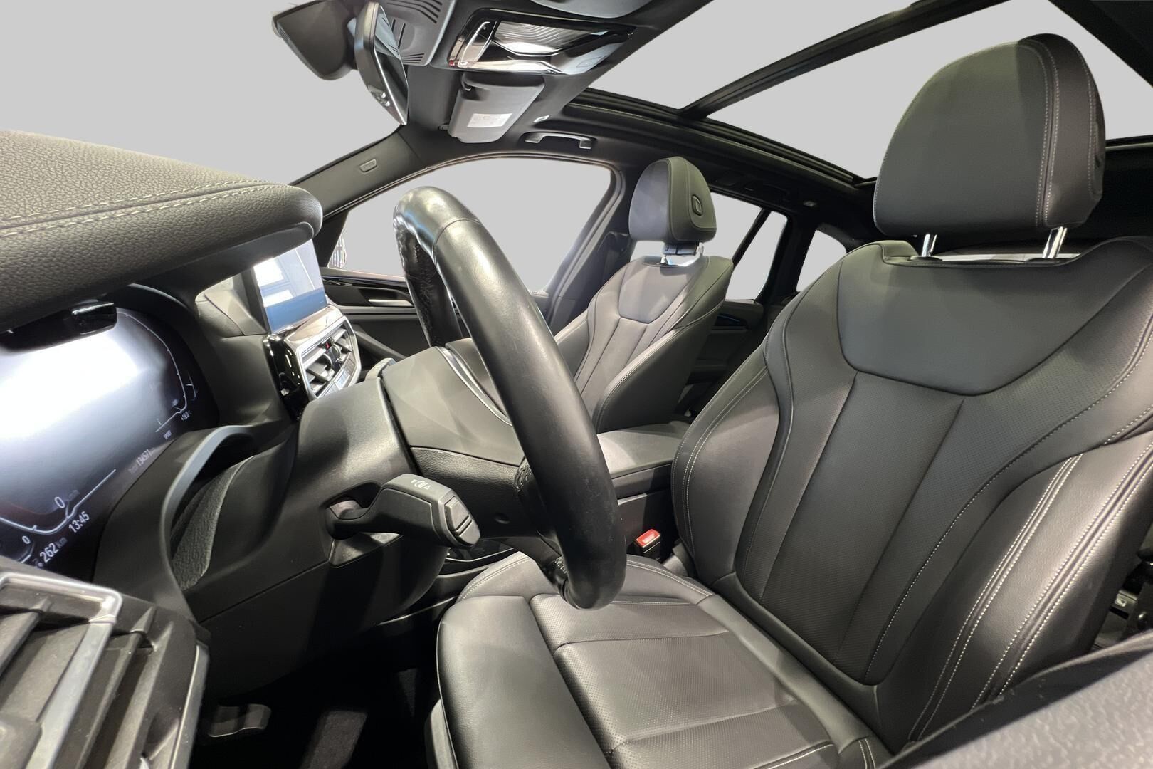 BMW IX3 iso kuva 12