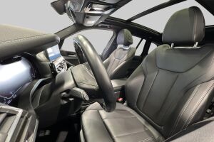 BMW IX3 esikatselu 12