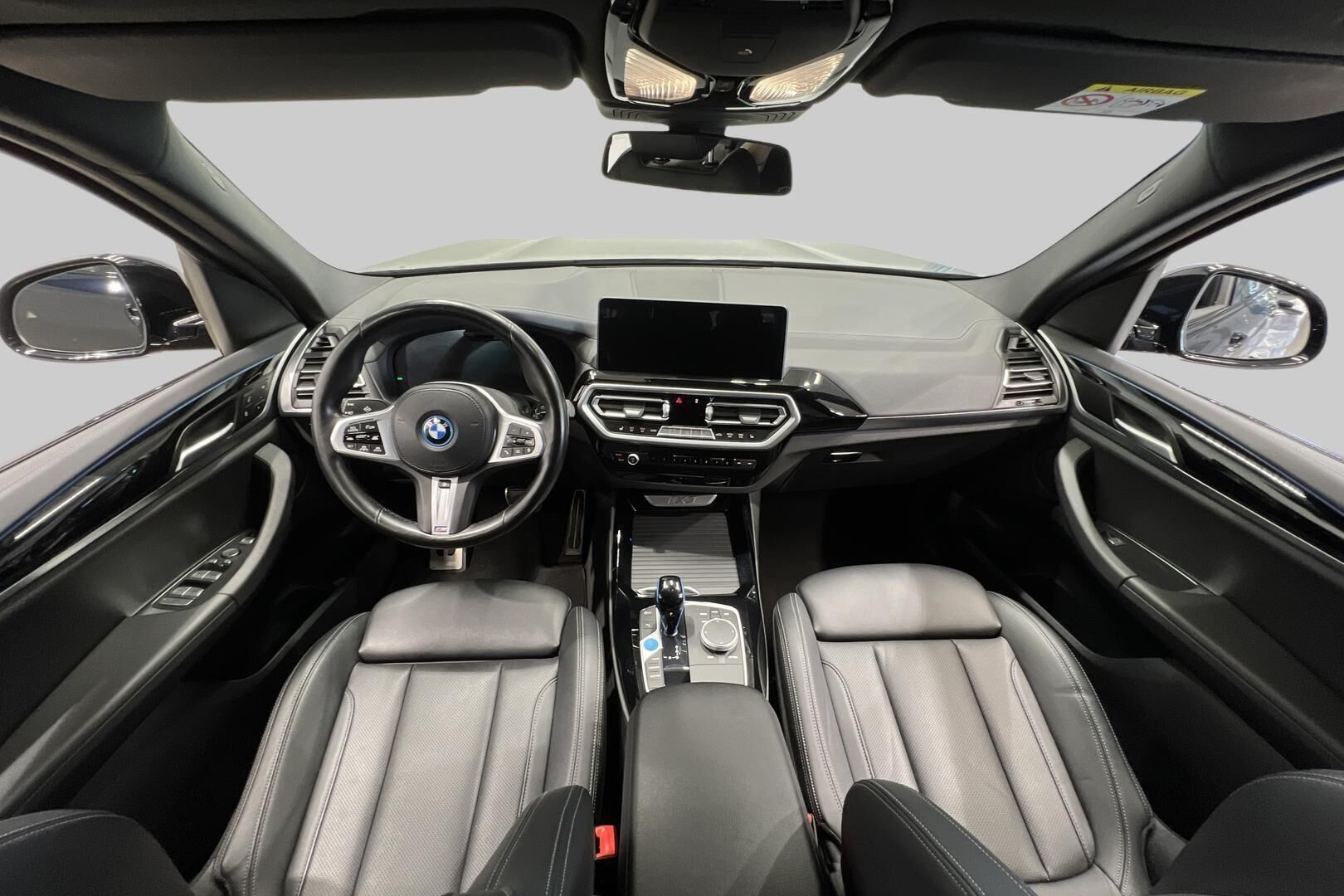 BMW IX3 iso kuva 13