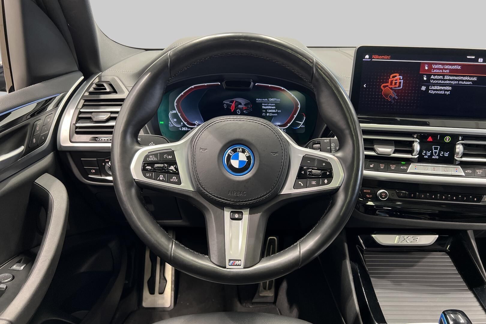 BMW IX3 iso kuva 15