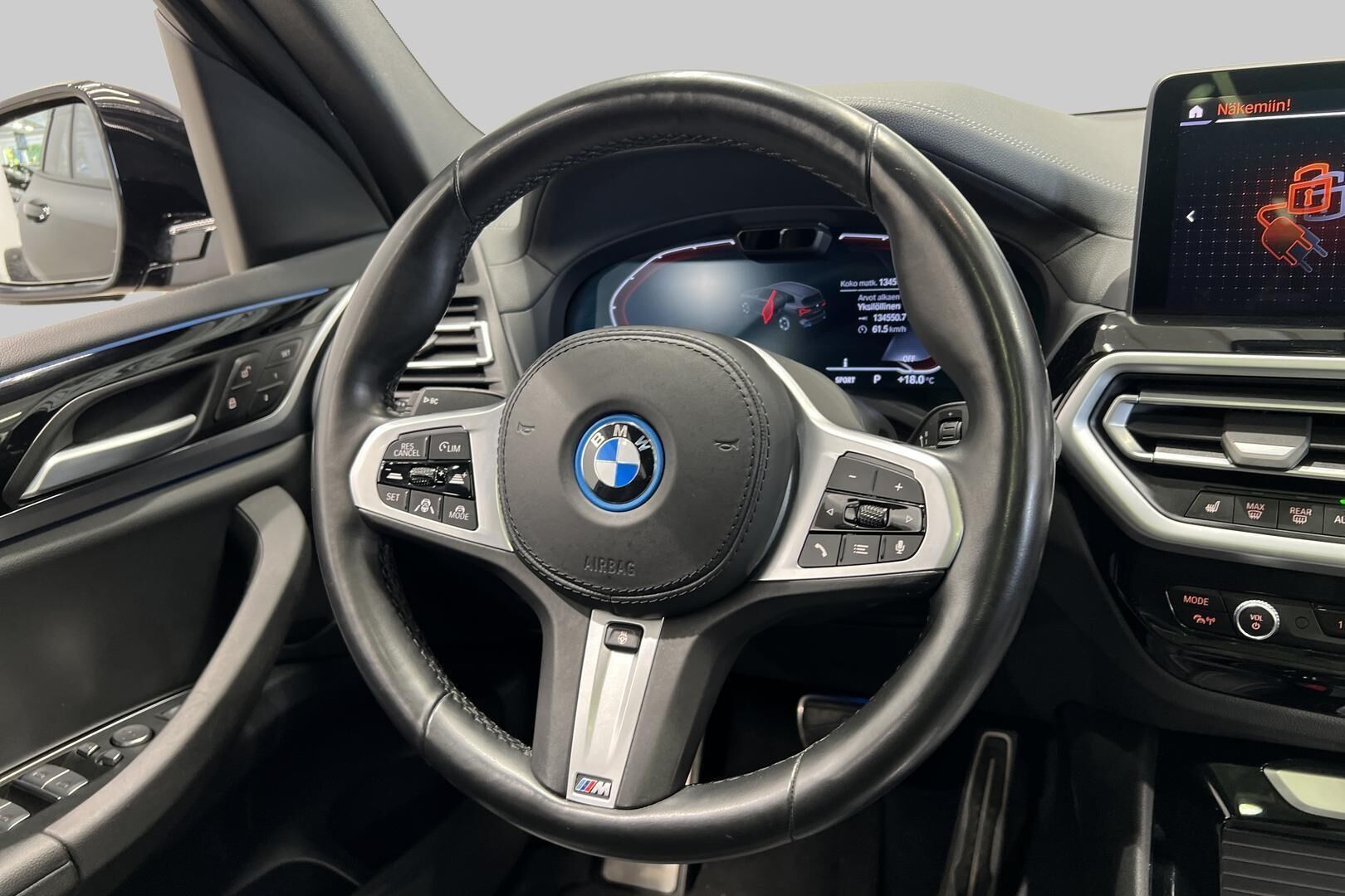 BMW IX3 iso kuva 16