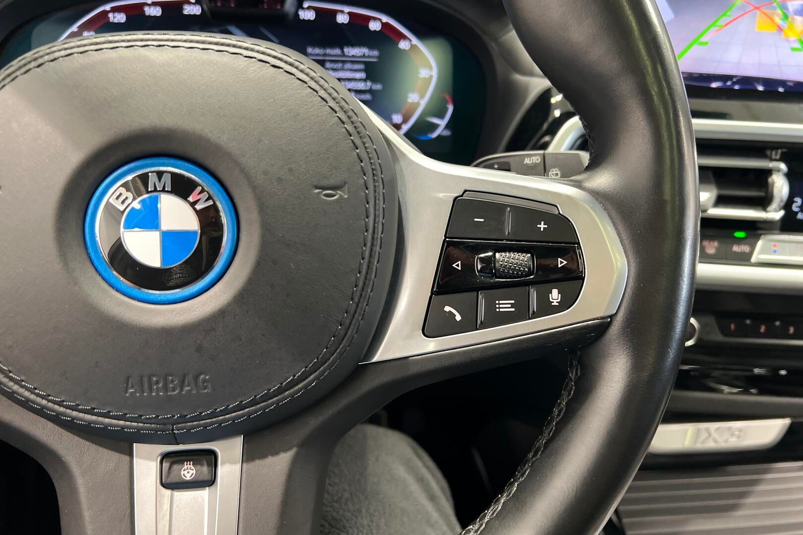 BMW IX3 iso kuva 17
