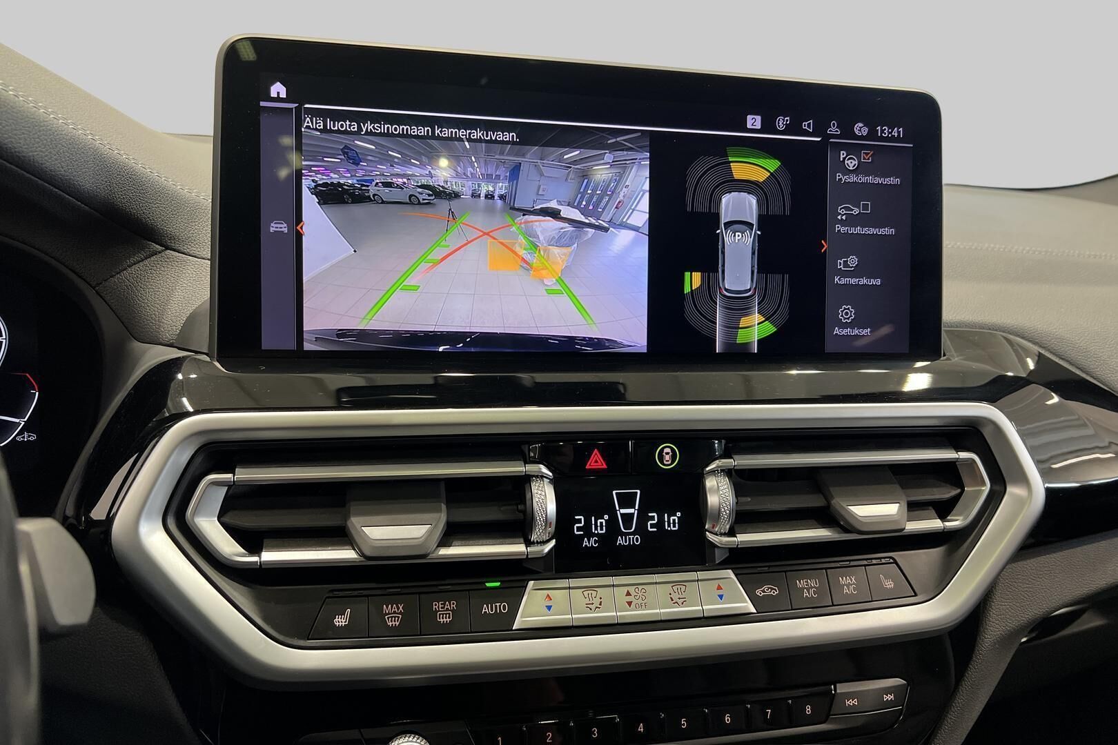 BMW IX3 iso kuva 22
