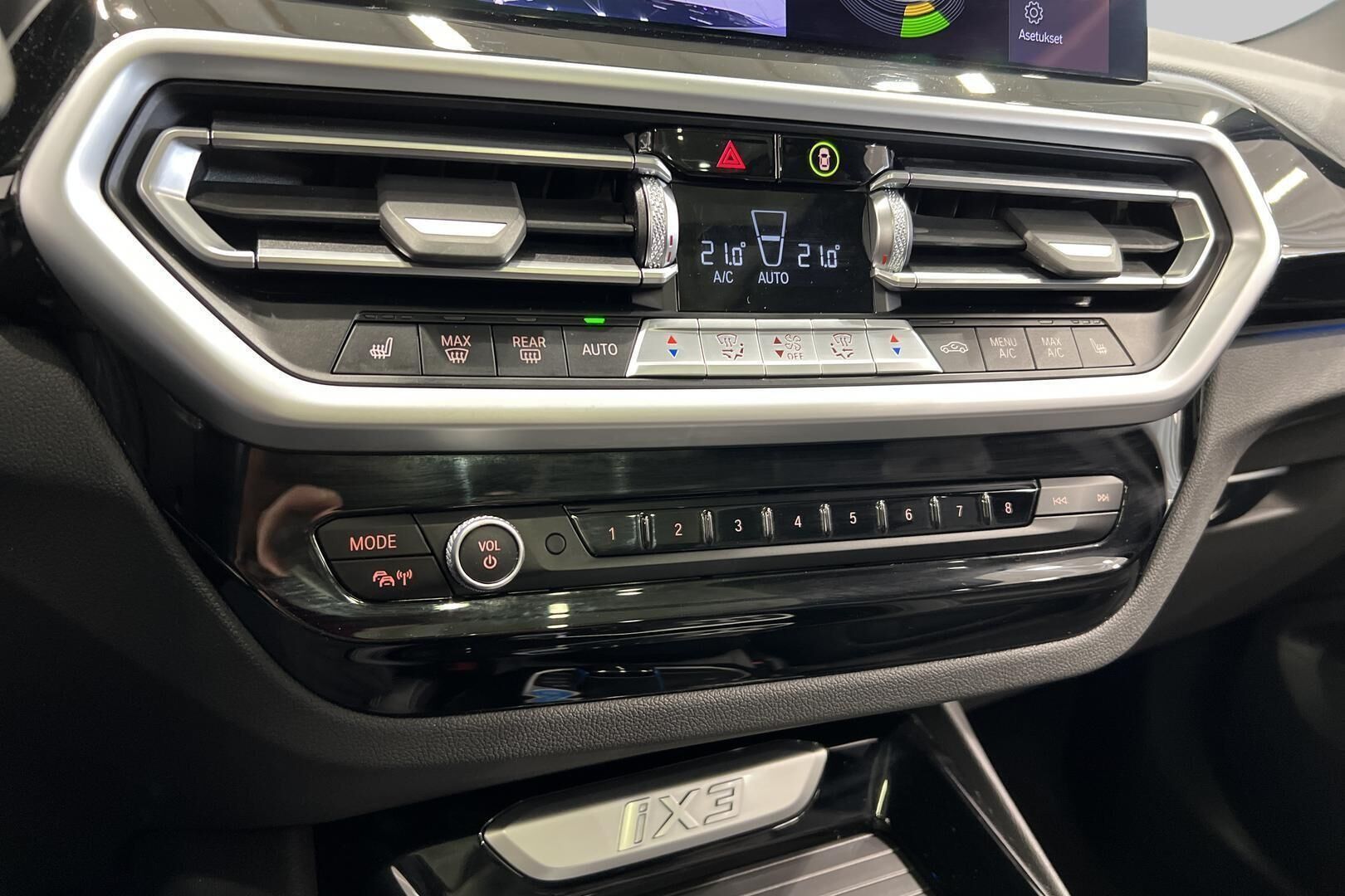 BMW IX3 iso kuva 25