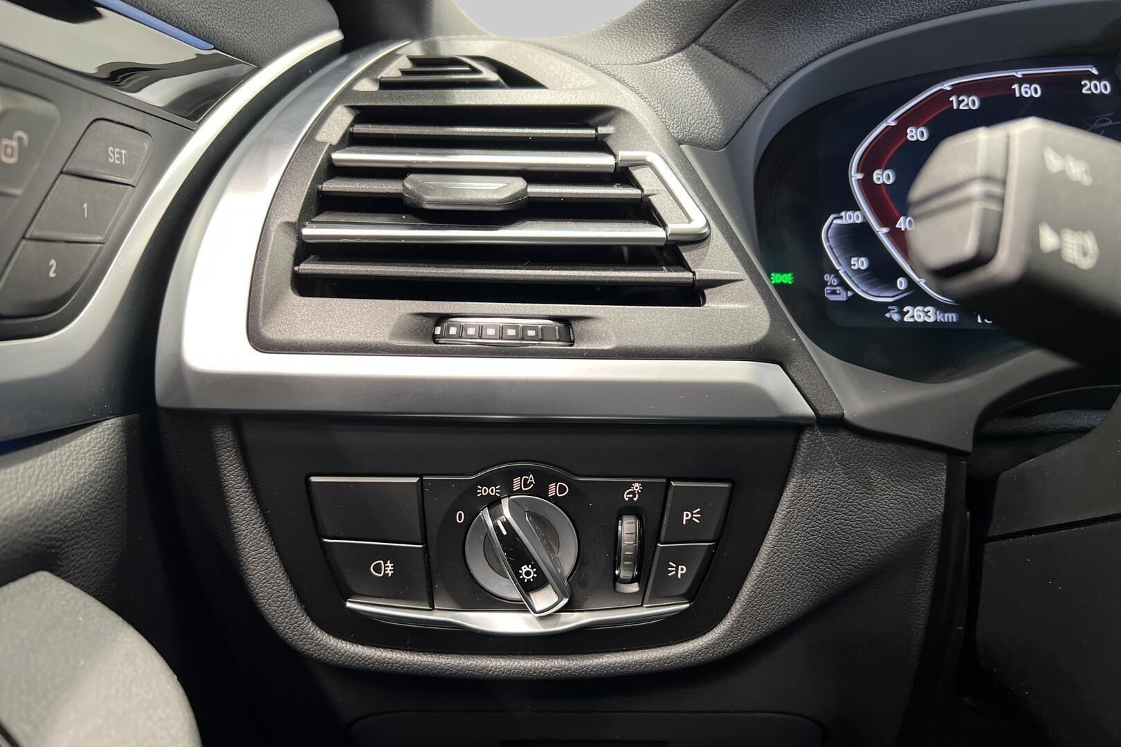 BMW IX3 iso kuva 27