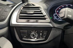BMW IX3 esikatselu 27