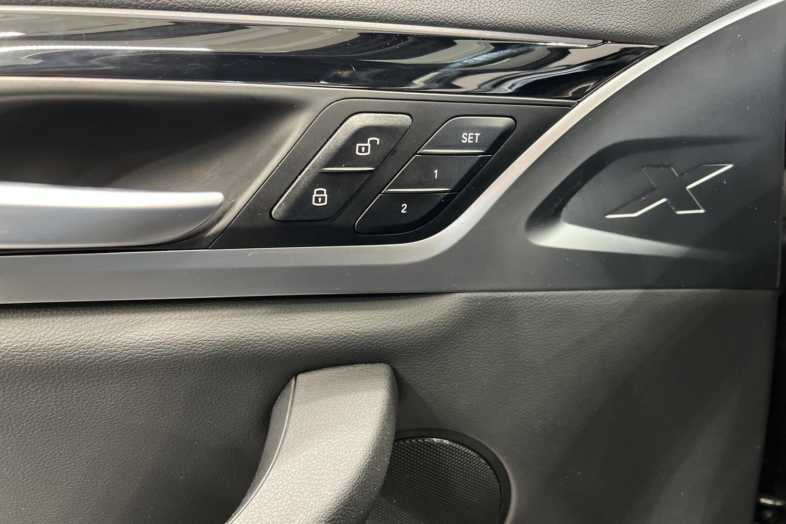 BMW IX3 iso kuva 28