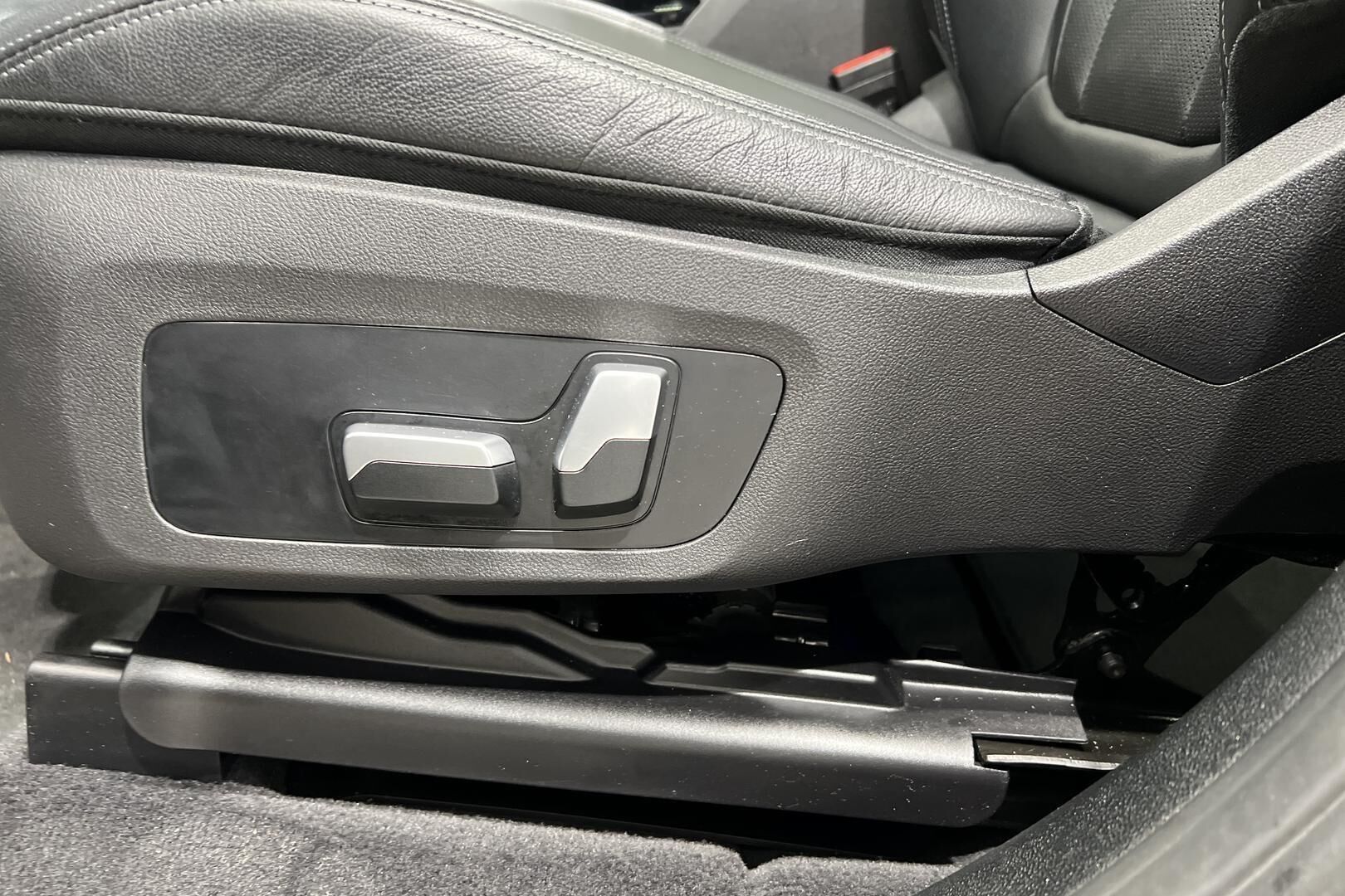 BMW IX3 iso kuva 29