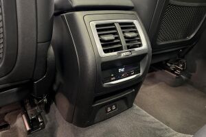 BMW IX3 esikatselu 30