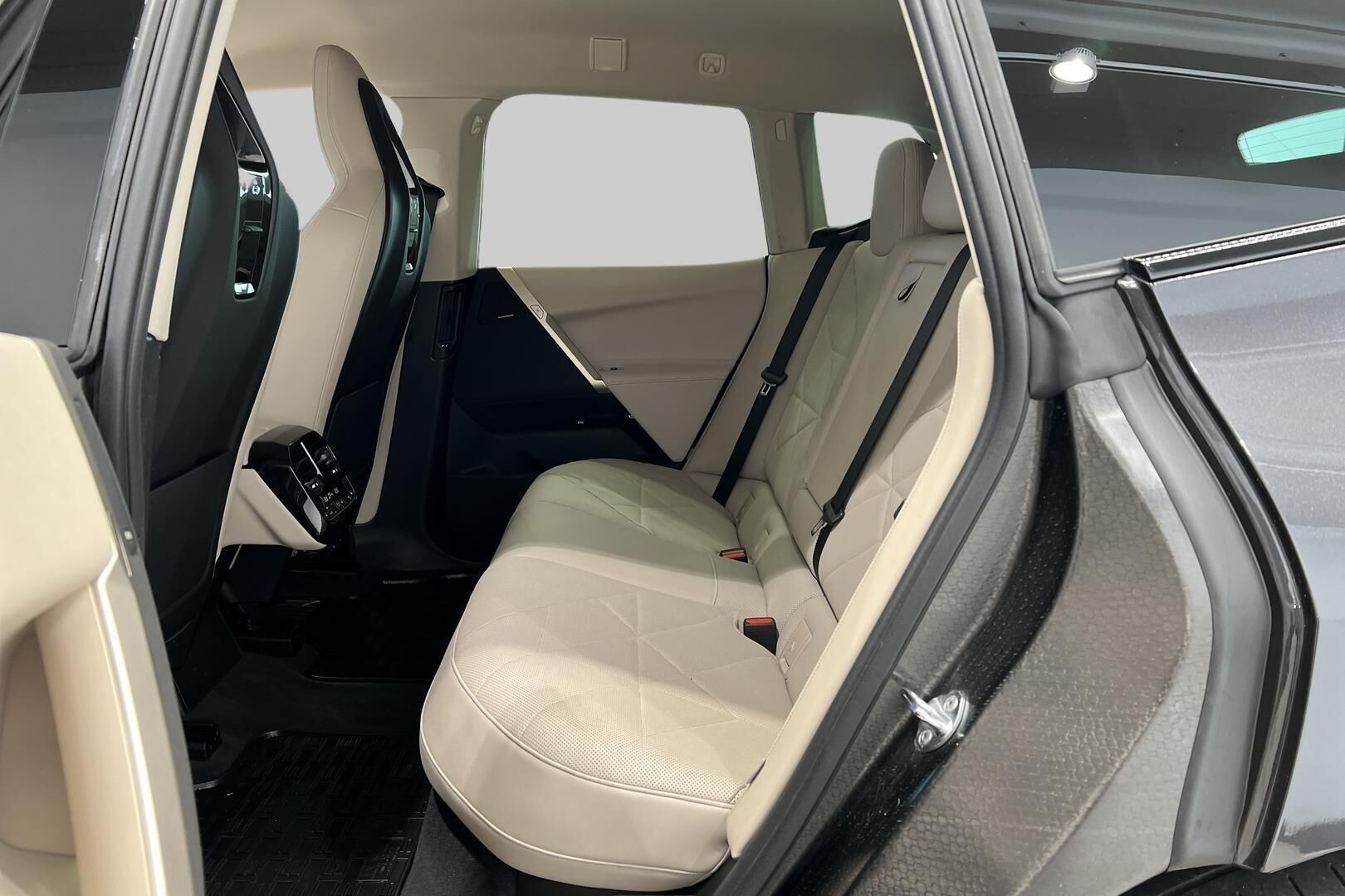 BMW IX iso kuva 10