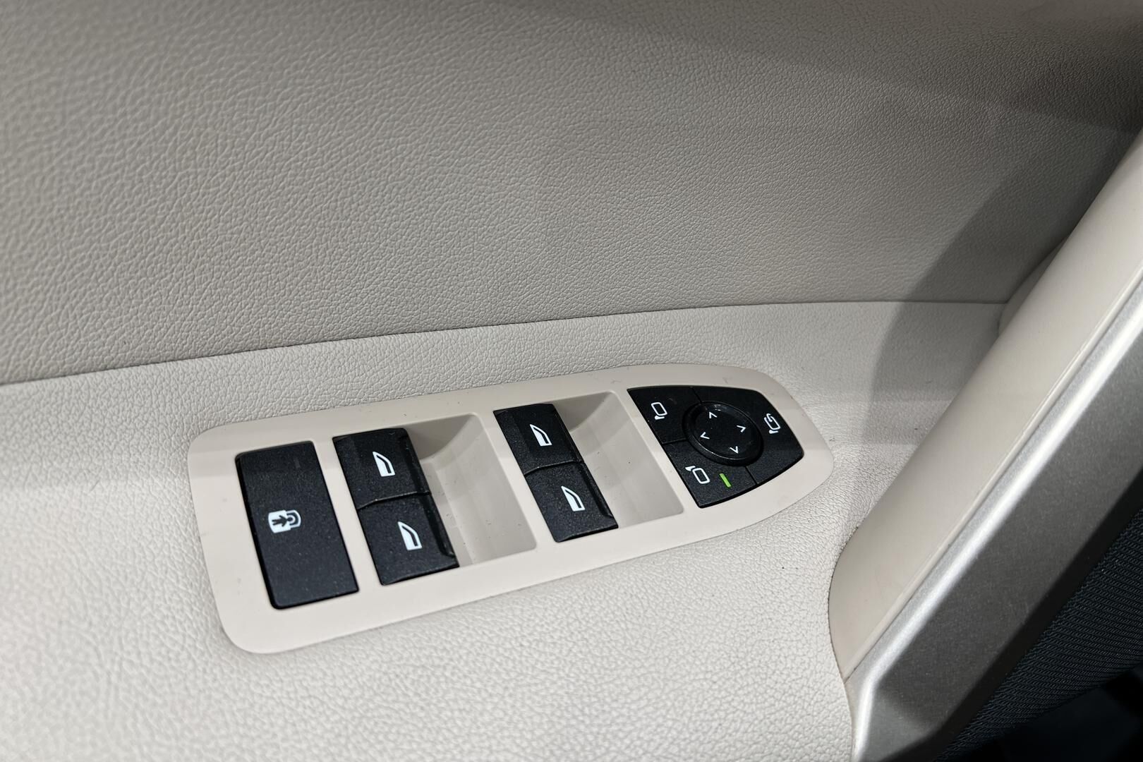 BMW IX iso kuva 32