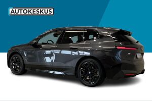 BMW IX esikatselu 7