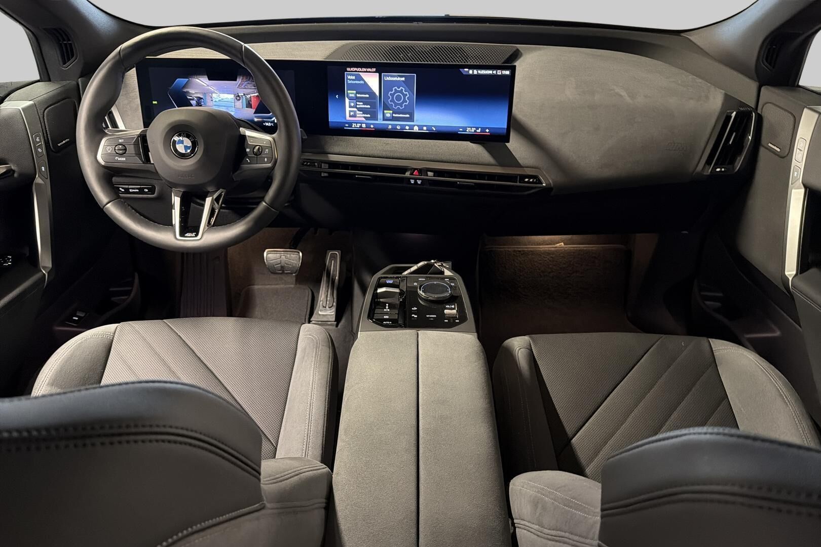 BMW iX iso kuva 10