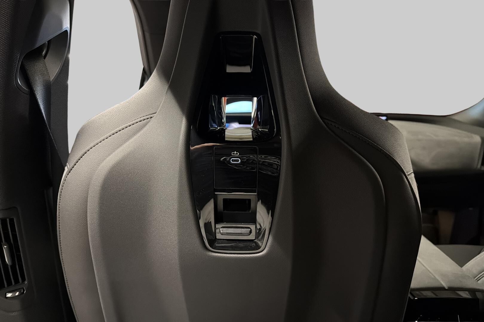 BMW iX iso kuva 16