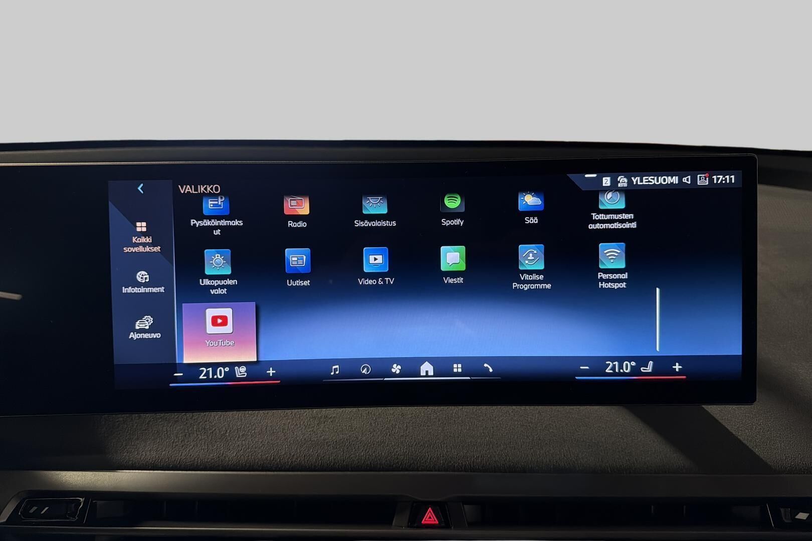 BMW iX iso kuva 32