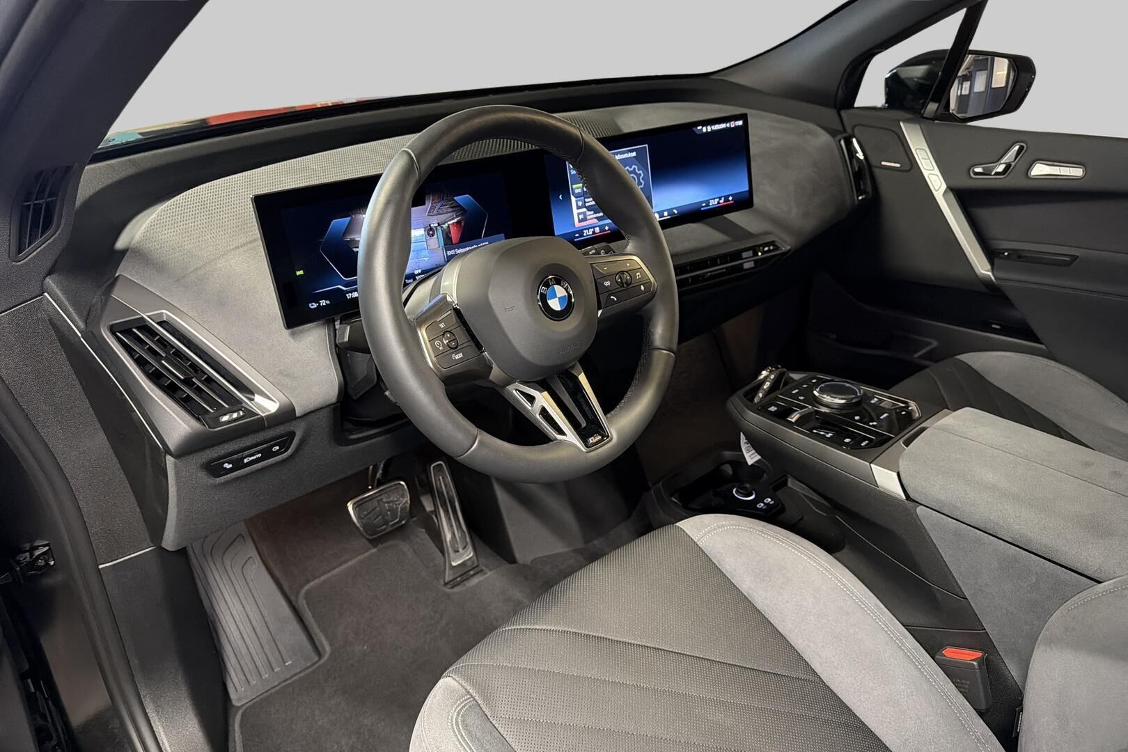 BMW iX iso kuva 8