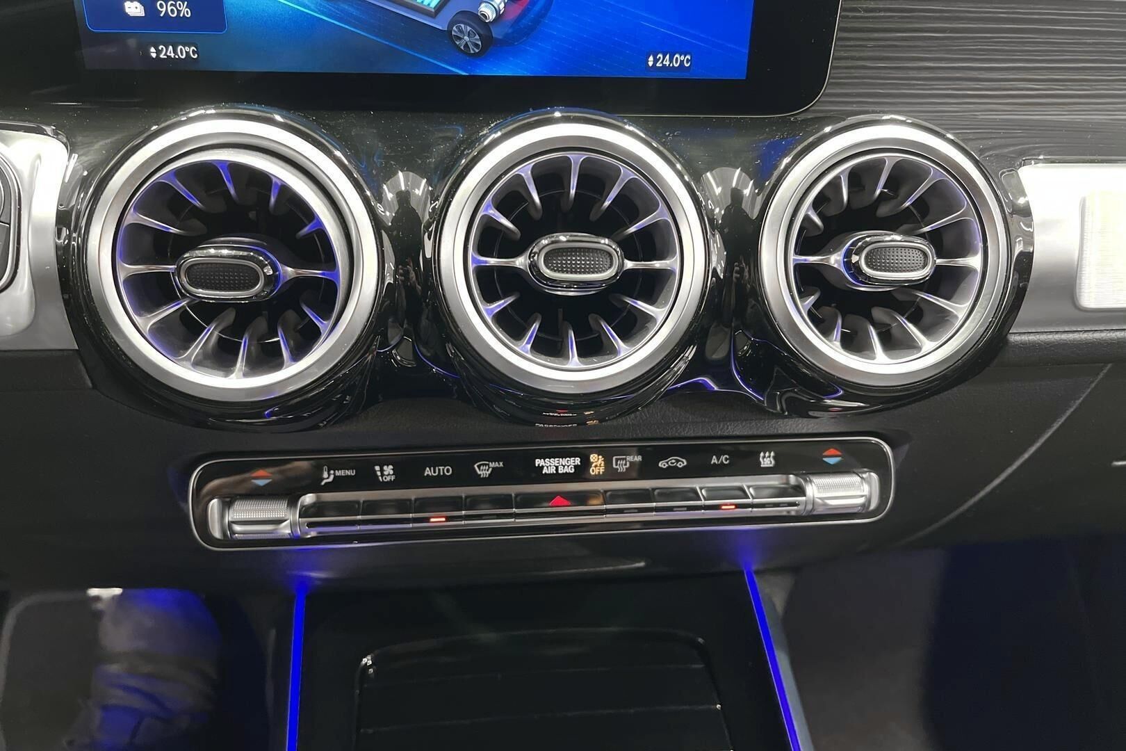 MERCEDES-BENZ EQB iso kuva 25