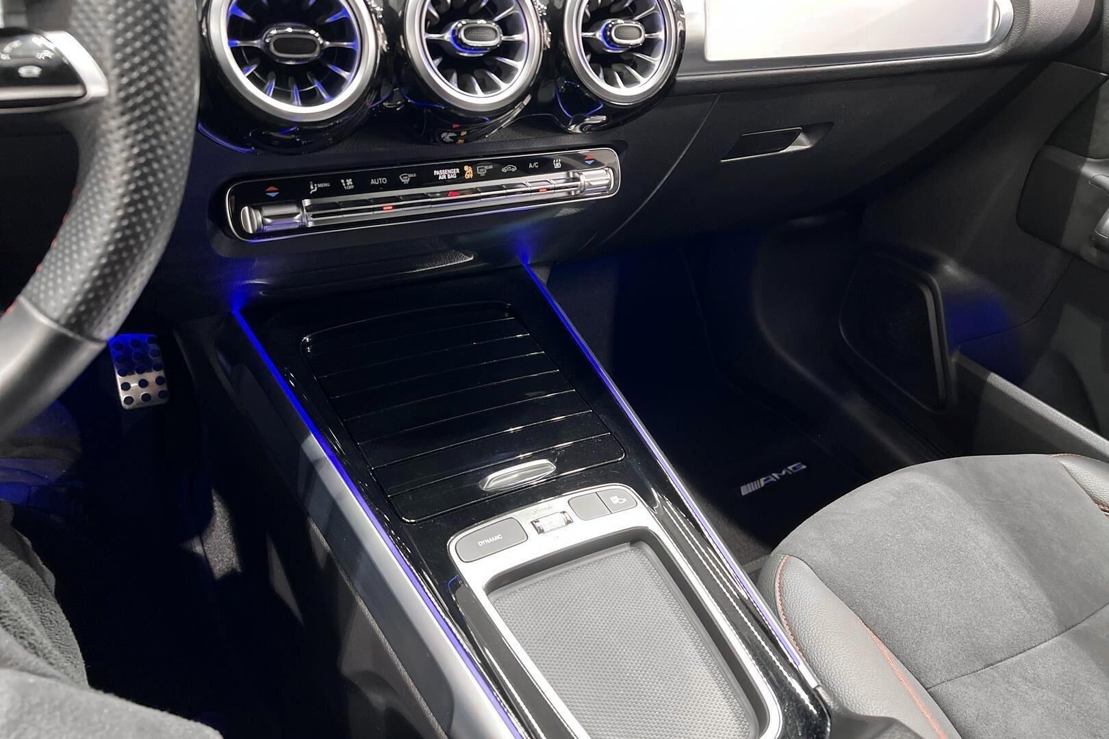 MERCEDES-BENZ EQB iso kuva 26