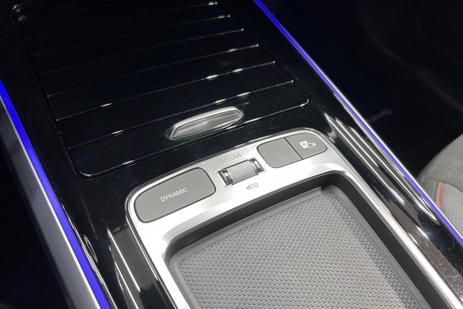 MERCEDES-BENZ EQB iso kuva 27