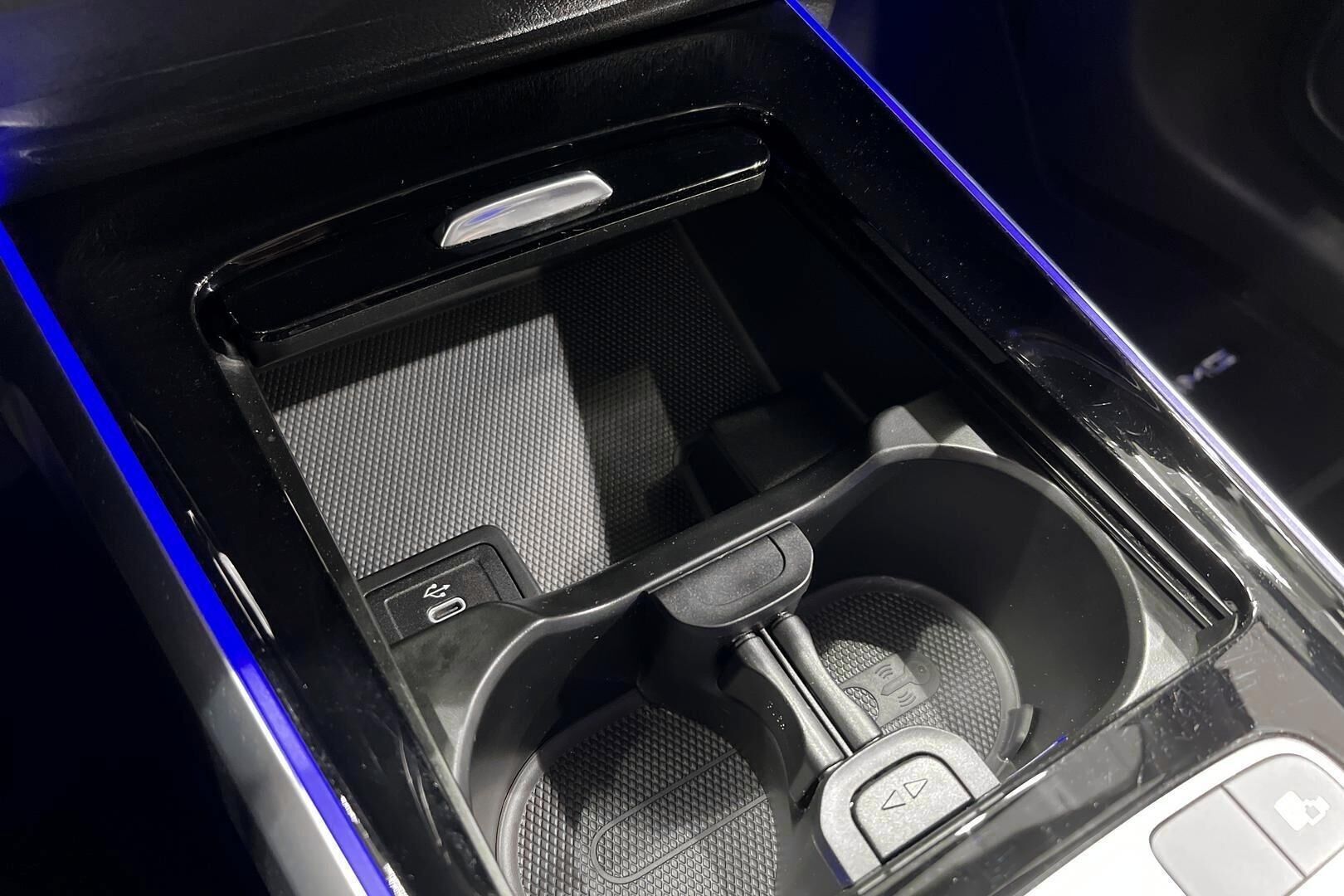 MERCEDES-BENZ EQB iso kuva 28