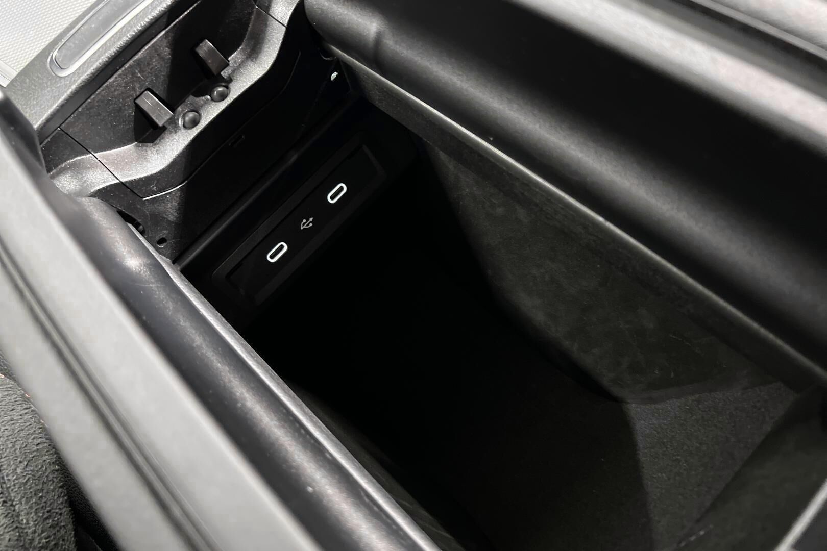 MERCEDES-BENZ EQB iso kuva 30