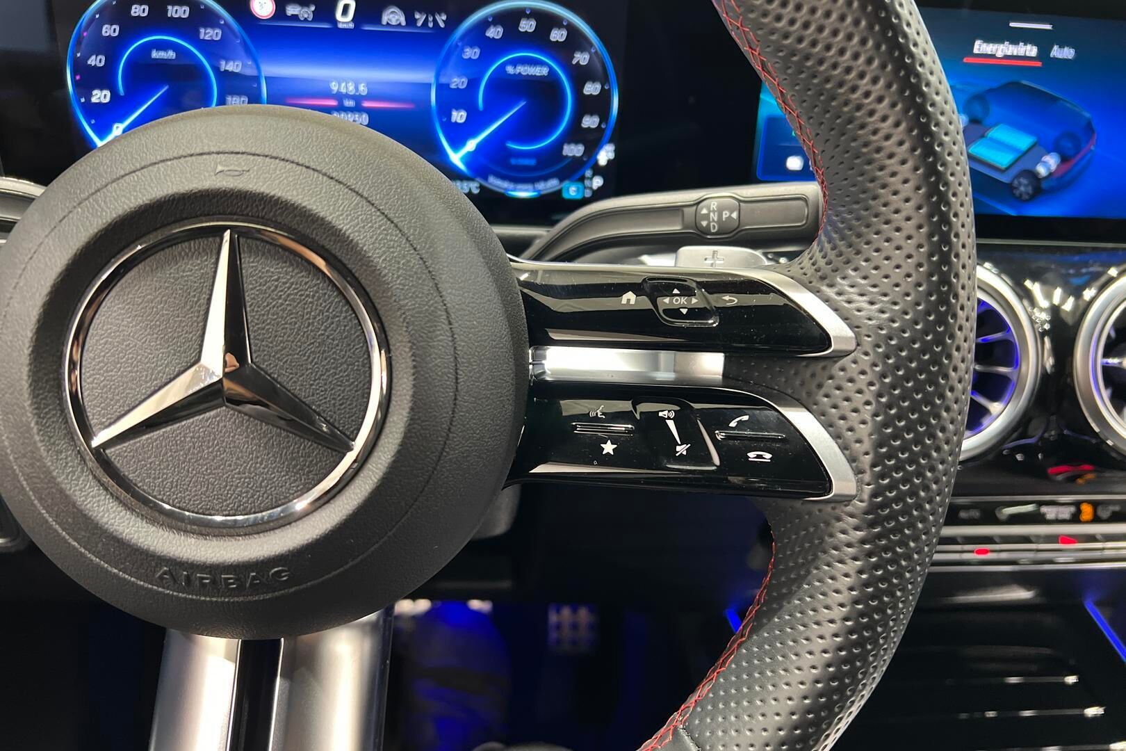 MERCEDES-BENZ EQB iso kuva 31