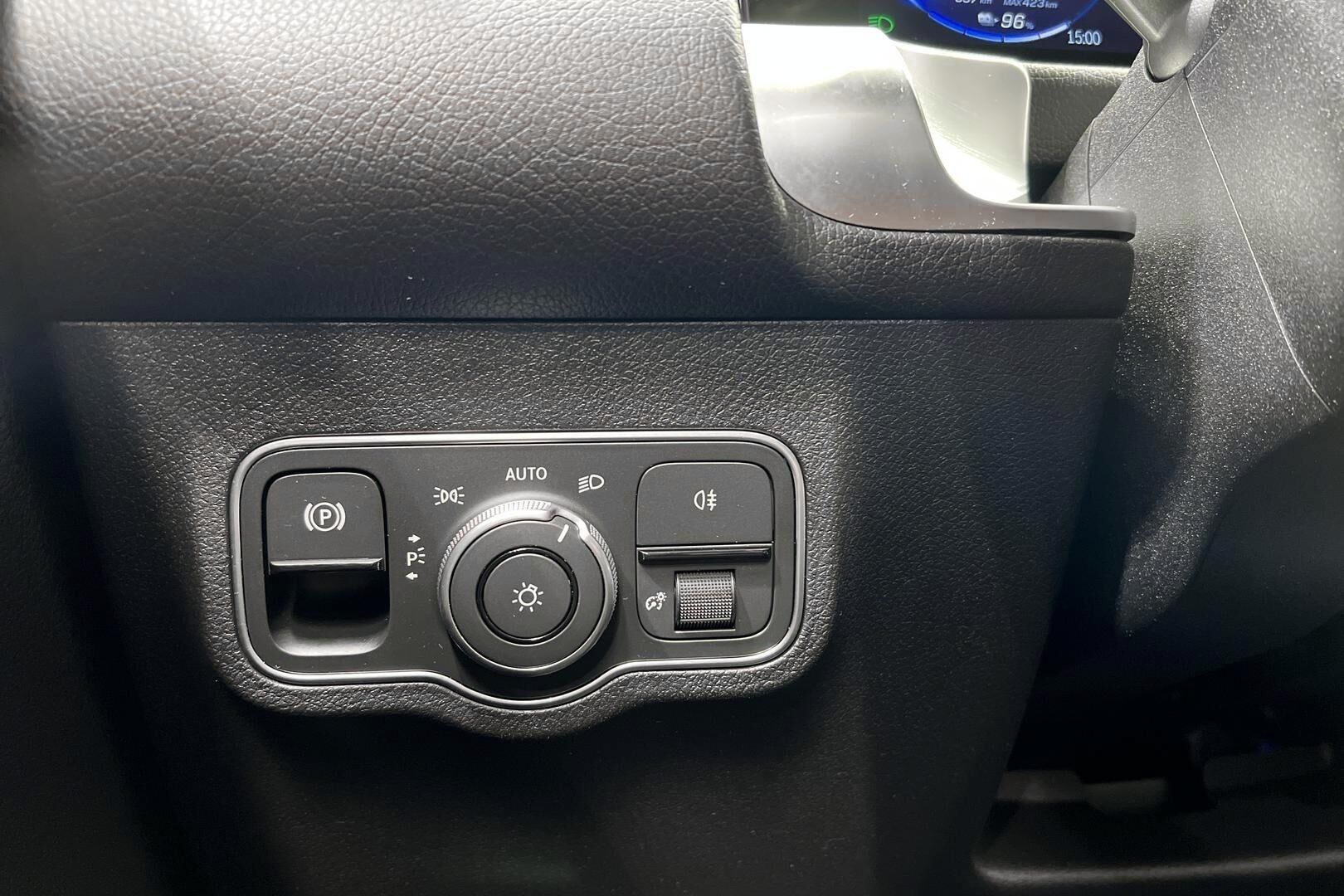 MERCEDES-BENZ EQB iso kuva 33