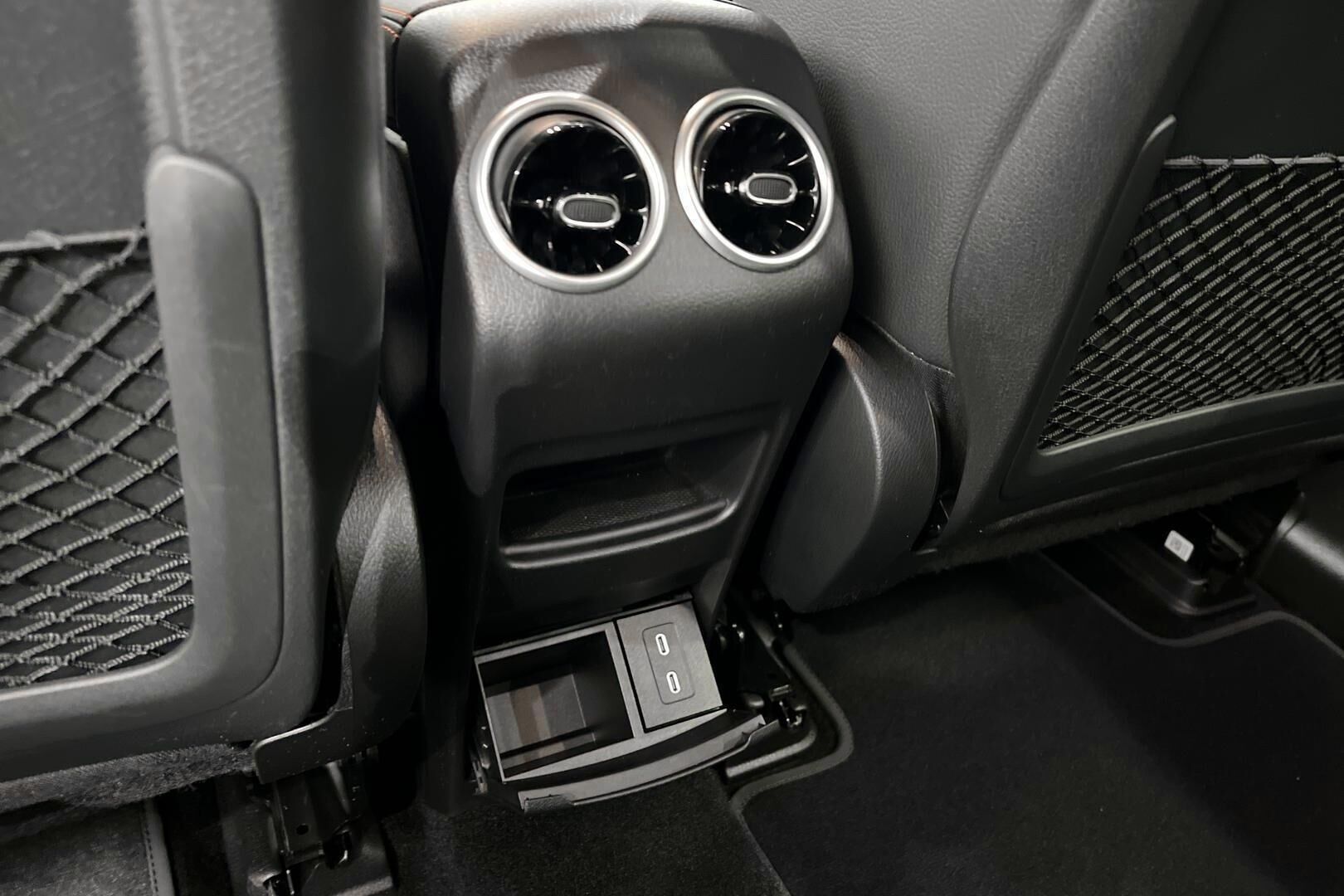 MERCEDES-BENZ EQB iso kuva 36