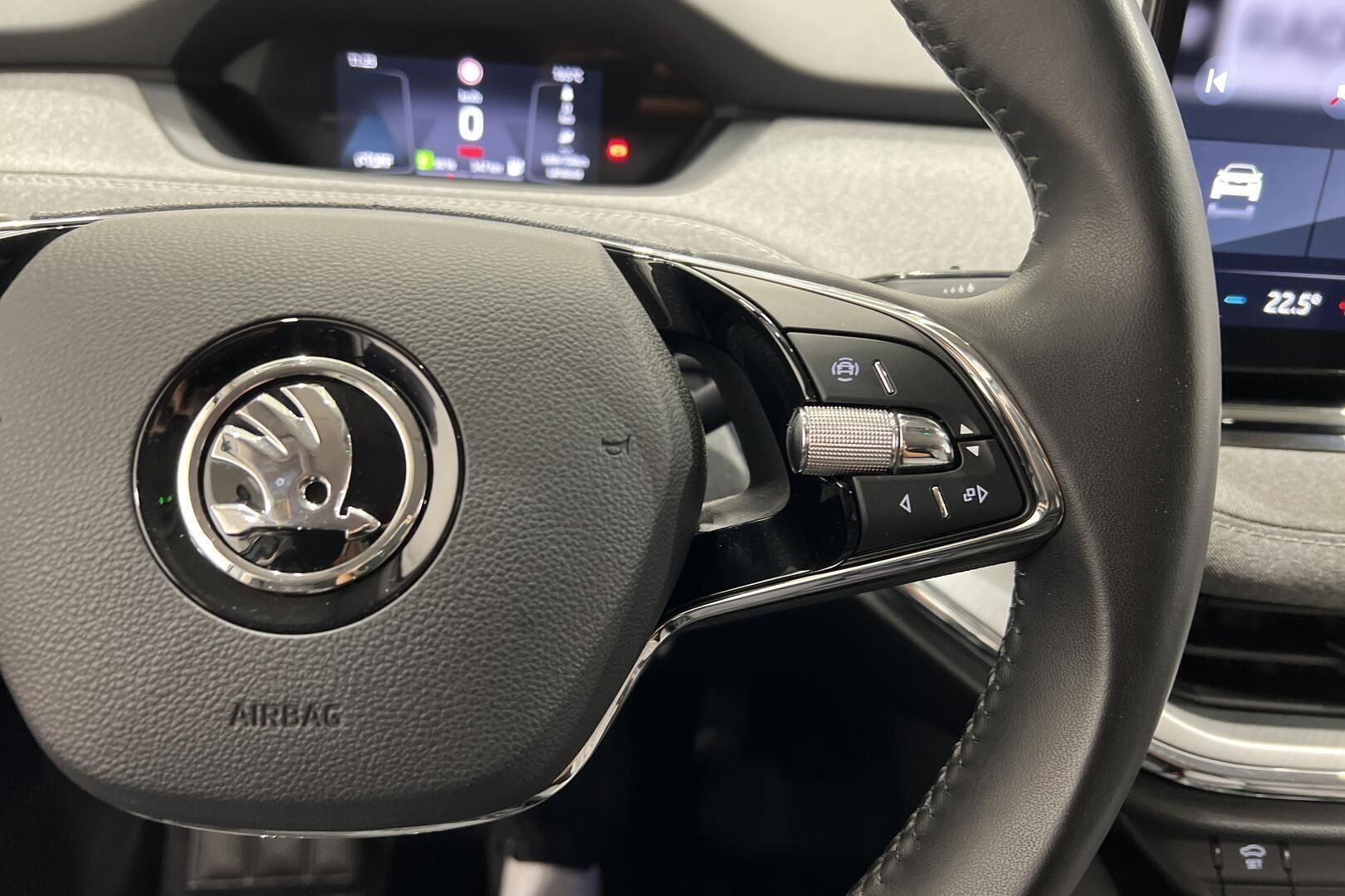SKODA ENYAQ iso kuva 31